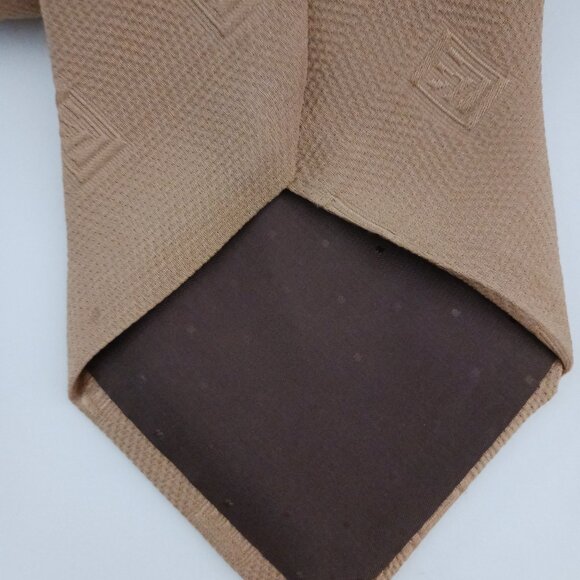 Bill Blass Signature Collection Mens Necktie Gold 4" wide X 55.5" Long 100% Silk - Picture 4 of 7